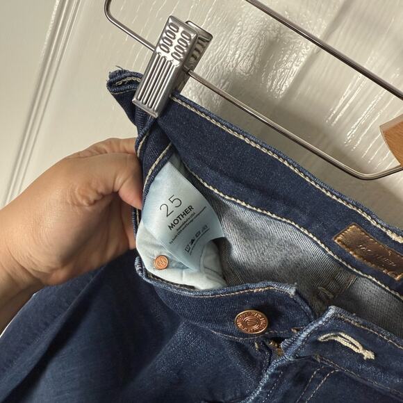 Mother The Insider Crop Step Fray Jeans in Off Limits 25 - Picture 8 of 9